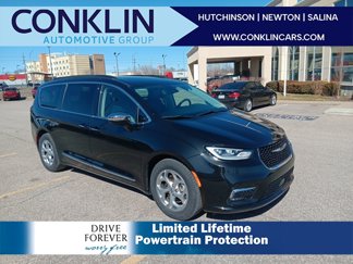 Used 2023 Chrysler Pacifica Limited image 1