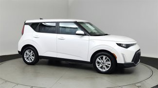 Used 2024 Kia Soul LX image 1