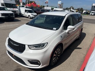 Used 2022 Chrysler Pacifica Touring-L image 1