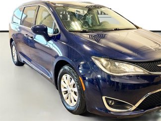 Used 2019 Chrysler Pacifica Touring-L image 1