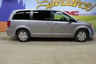 Used 2018 Dodge Grand Caravan SE w/ UConnect Hands-Free Group image 1