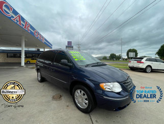 Used 2005 Chrysler Town & Country Limited image 1