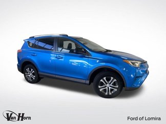 Used 2018 Toyota RAV4 LE video 1