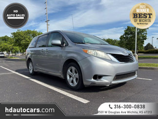 Used 2012 Toyota Sienna LE image 1