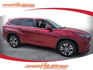 Used 2023 Toyota Highlander XLE image 1