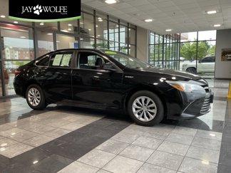 Used 2016 Toyota Camry LE image 1