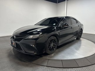 Used 2021 Toyota Camry SE w/ Cold Weather Package image 1