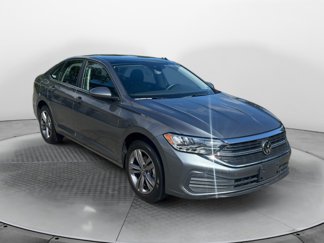 Used 2023 Volkswagen Jetta SE image 1