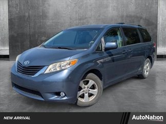 Used 2013 Toyota Sienna LE image 1