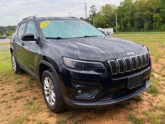 Used 2019 Jeep Cherokee Latitude w/ Cold Weather Group image 1