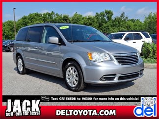Used 2016 Chrysler Town & Country Touring image 1