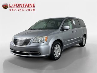Used 2014 Chrysler Town & Country Touring image 1