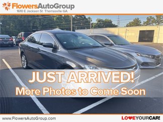 Used 2015 Chrysler 200 Limited w/ Convenience Group image 1
