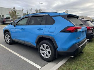 Used 2019 Toyota RAV4 LE video 3