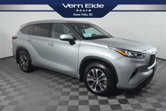 Used 2020 Toyota Highlander XLE image 1