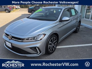 Used 2025 Volkswagen Jetta SE image 1