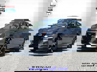 Used 2023 Nissan Altima 2.5 SR image 1