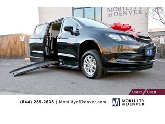 Used 2022 Chrysler Voyager LX image 1
