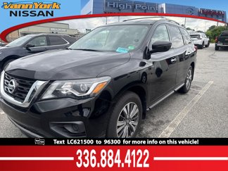 Used 2020 Nissan Pathfinder S image 1