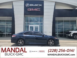 Used 2019 Toyota Camry image 1