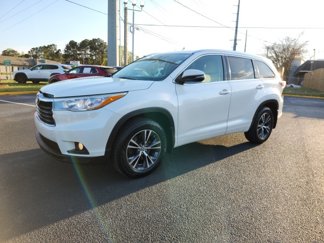 Used 2016 Toyota Highlander XLE image 1