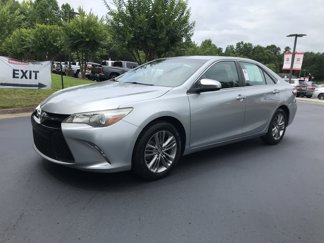 Used 2016 Toyota Camry SE image 1
