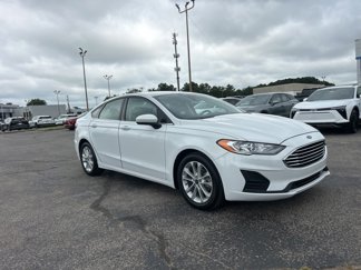 Used 2020 Ford Fusion SE image 1
