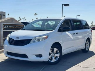 Used 2013 Toyota Sienna L w/ Towing Pkg image 1