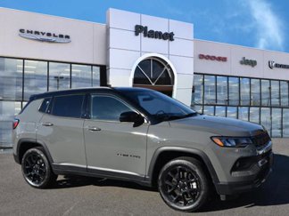 Used 2024 Jeep Compass Latitude w/ Altitude Special Edition image 1
