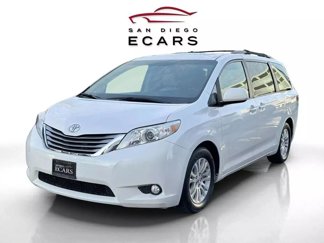 Used 2015 Toyota Sienna XLE w/ XLE Navigation Package image 1