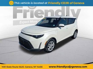 Used 2023 Kia Soul LX image 1