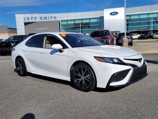 Used 2024 Toyota Camry SE image 1