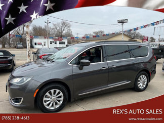 Used 2017 Chrysler Pacifica Touring-L image 1
