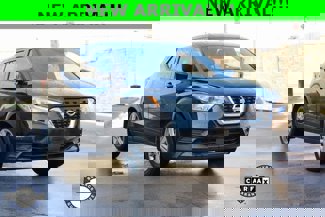 Used 2020 Nissan Kicks S image 1