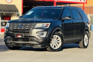 Used 2017 Ford Explorer XLT image 1