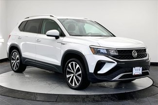 Certified 2022 Volkswagen Taos SE image 1
