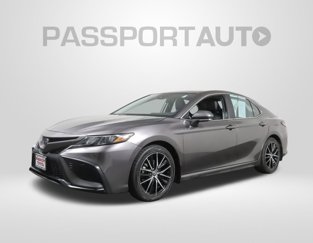 Used 2022 Toyota Camry SE image 1