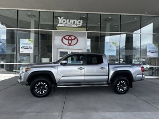 Used 2017 Toyota Tacoma TRD Off-Road image 1