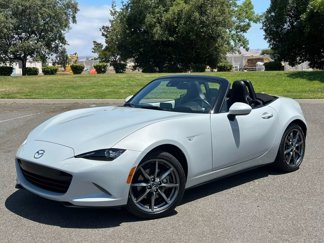 Used 2017 MAZDA MX-5 Miata Grand Touring image 1