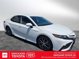 Used 2024 Toyota Camry SE image 1