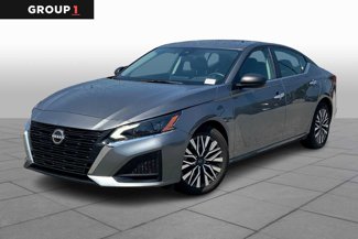 Used 2024 Nissan Altima 2.5 SV image 1