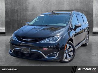 Used 2018 Chrysler Pacifica Limited w/ Advanced Safetytec Group image 1