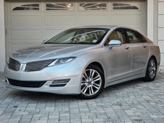 Used 2013 Lincoln MKZ image 1