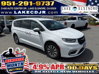 Certified 2023 Chrysler Pacifica Touring-L image 1