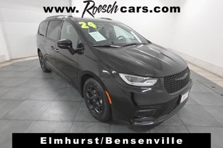 Used 2024 Chrysler Pacifica Premium image 1