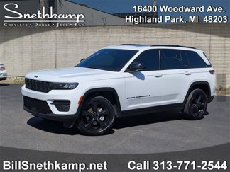Used 2024 Jeep Grand Cherokee Altitude image 1