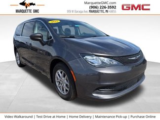 Used 2022 Chrysler Voyager LX image 1