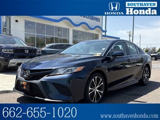 Used 2020 Toyota Camry SE image 1