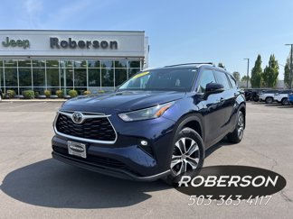 Used 2022 Toyota Highlander XLE image 1