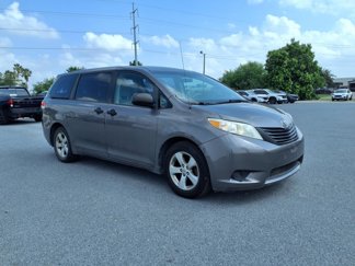 Used 2011 Toyota Sienna image 1